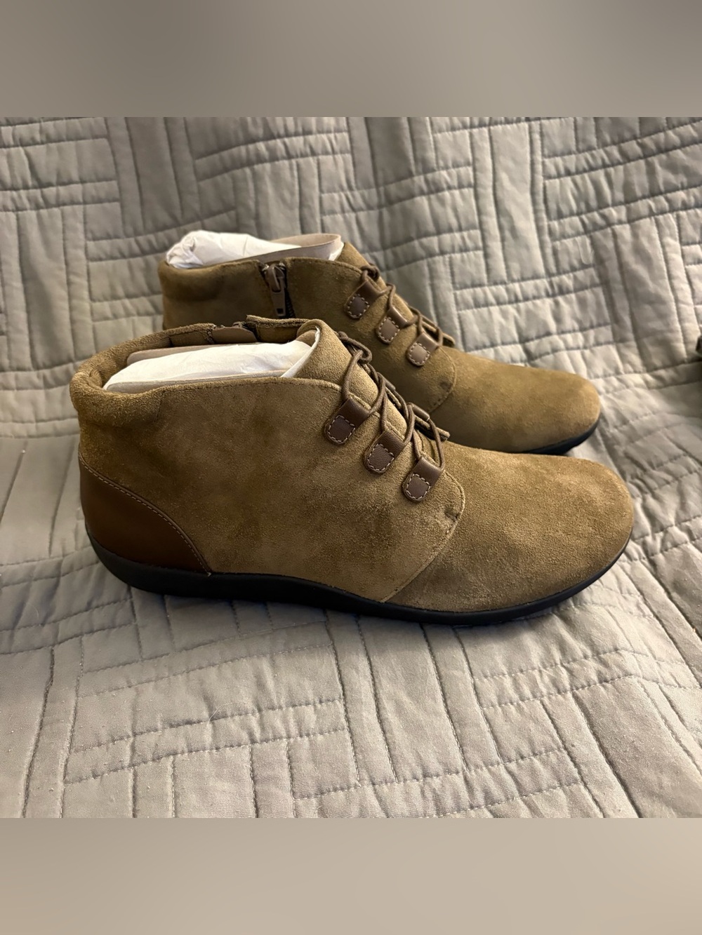 Clarks Medora Sage Suede Leather Lace Up Ankle Bootie In Taupe Size 8.5 M